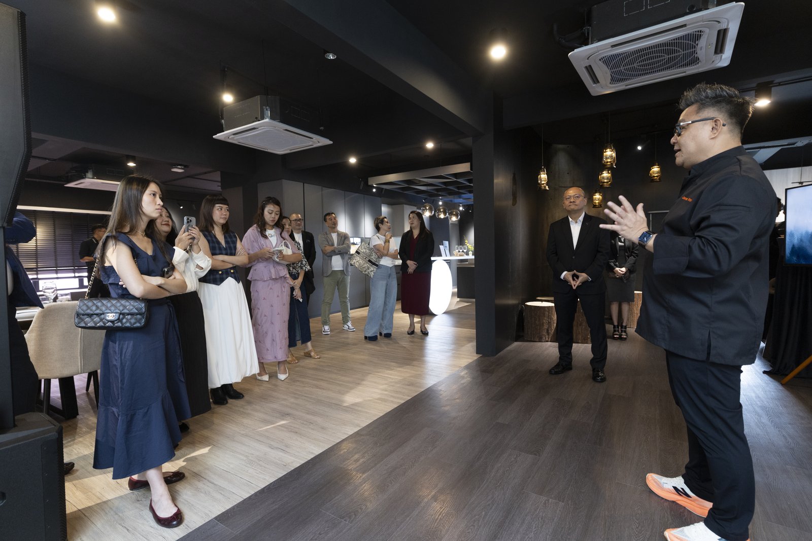 James Won leading a Steward Circle MasterClass at Inspiration Haus — guests, partners, and media gathered in the showroom for a live demonstration.