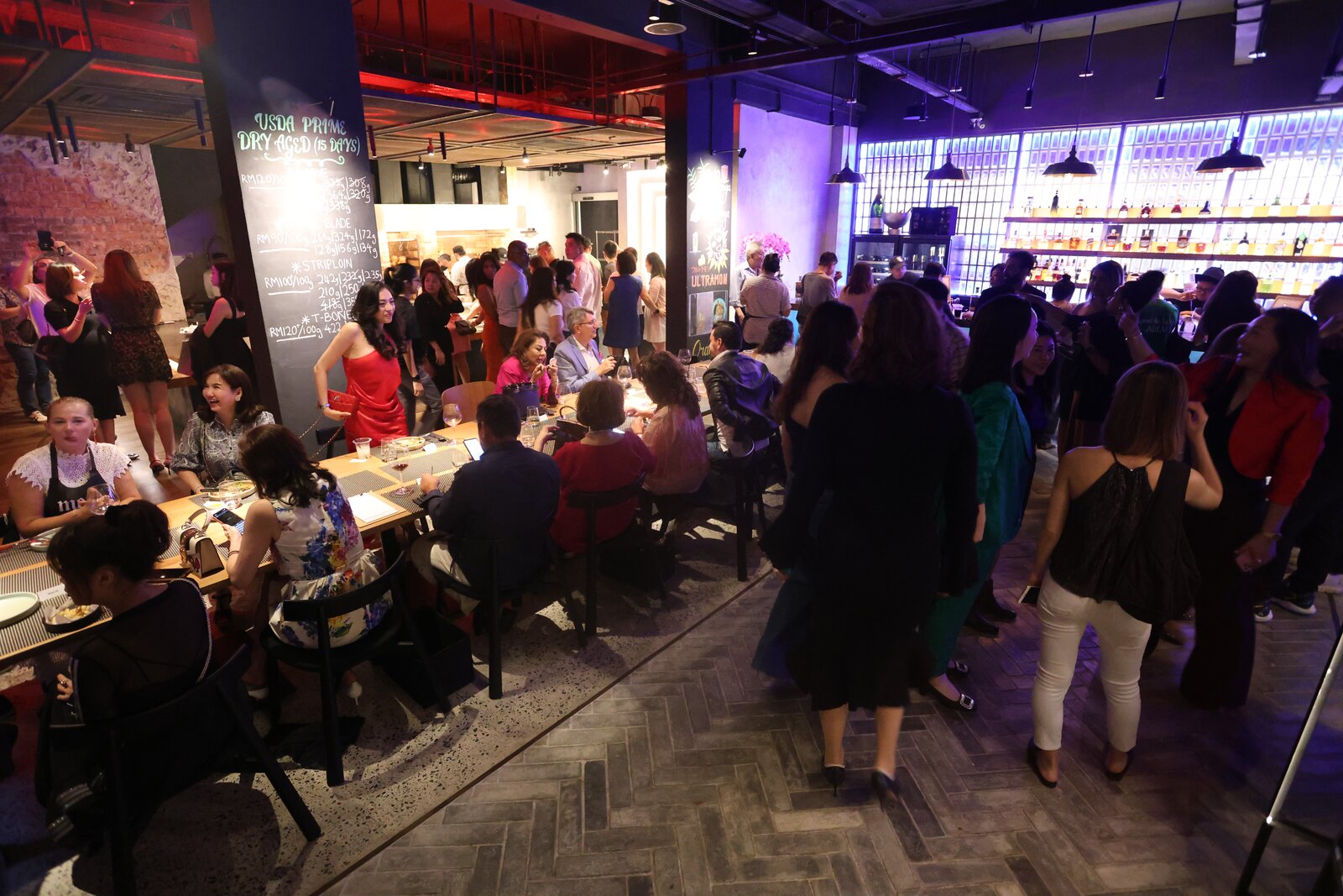 MeatMore cocktail bar — Japan's Grand Champion in Mixology and Flaring led the programme.